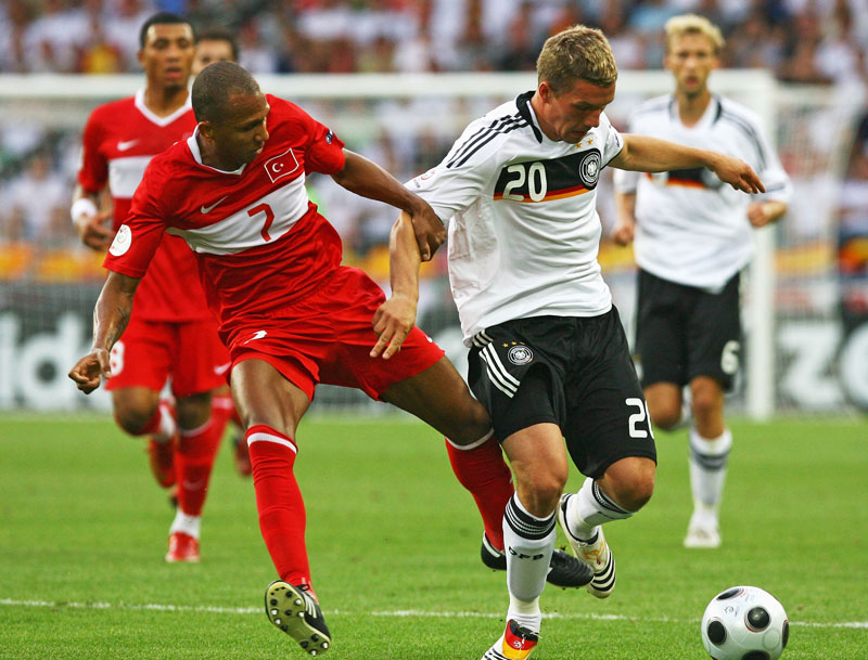 ドイツ戦「熱き死闘」の記憶！トルコ代表、EURO2008ユニフォーム｜写真4