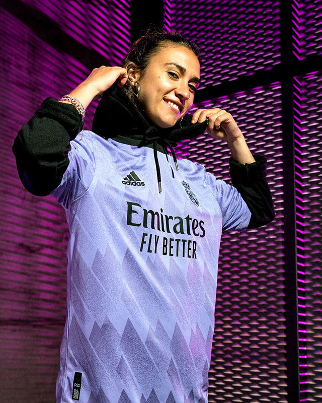 レアル・マドリー、2022-23新アウェイユニフォーム発表！「昔のアディダス風」デザイン｜写真5