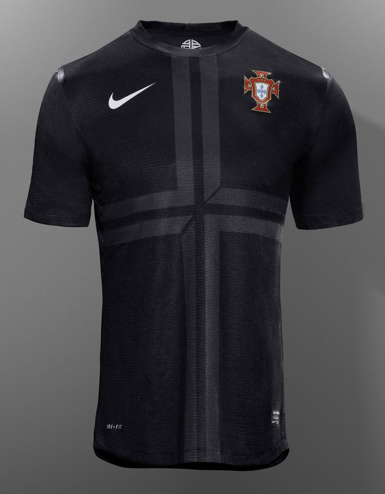 美しくも威圧的な「漆黒のユニフォーム」を着た5つの代表チーム｜写真7