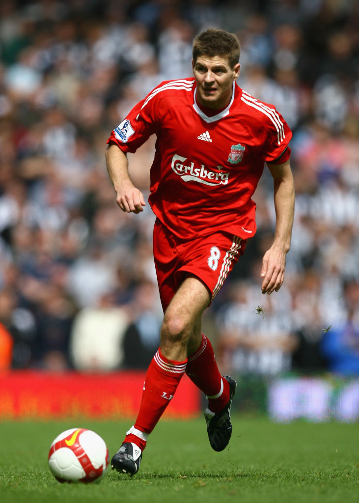 引退のイニエスタも！サッカーの歴史上「最高の8番」10選｜写真10