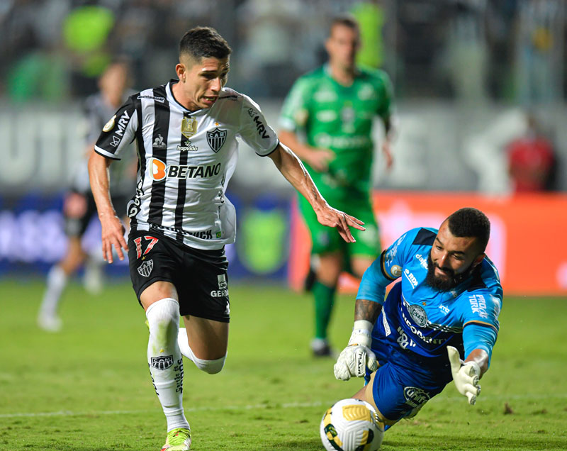 ブラジル王者アトレチコ、ホームとアウェイが“合体”の「50％ユニフォーム」登場！｜写真6