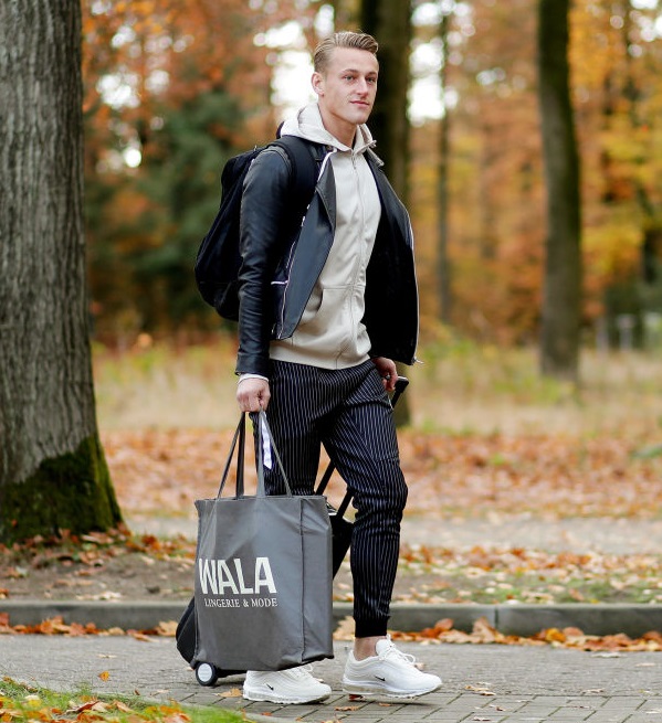  堂安の同僚もいるぞ！オランダの若手選手たちは、こんな私服を着てる｜写真8