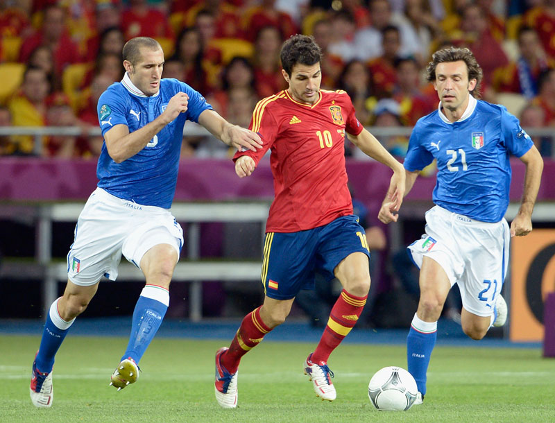 過去8大会のEURO「決勝戦ユニフォーム」、色はこんな感じだった｜写真19