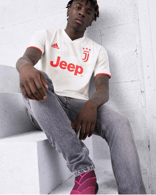 ユヴェントス、衝撃「白と赤」の2019-20アウェイユニフォームを発表！｜写真6