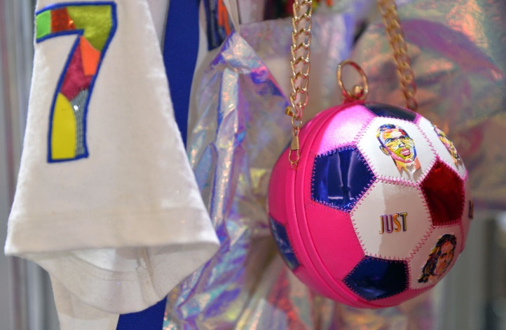 PSGの「強烈コラボアイテム」をパリコレで発見！こりゃファンキーだ｜写真14