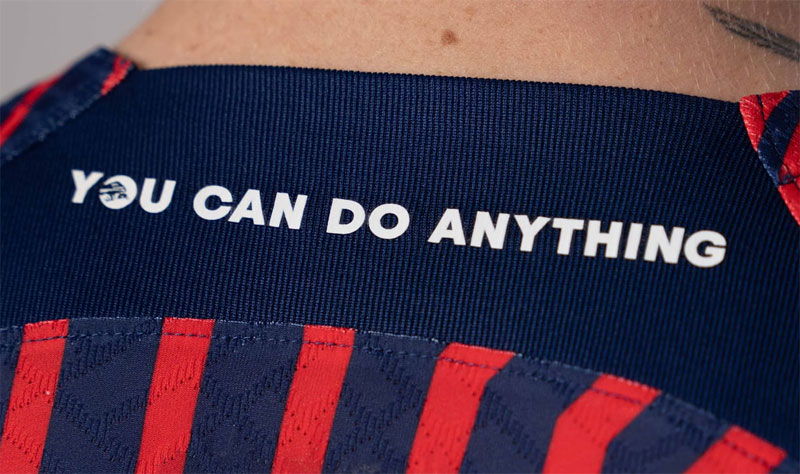 ライプツィヒ、2023-24新ユニフォーム発表！まさかの「レッドブル缶」デザインか｜写真3