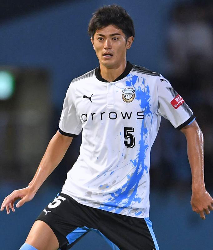 川崎フロンターレの「歴代最高ユニフォーム」8着！リーグを席巻する“青と黒の魔力”｜写真4