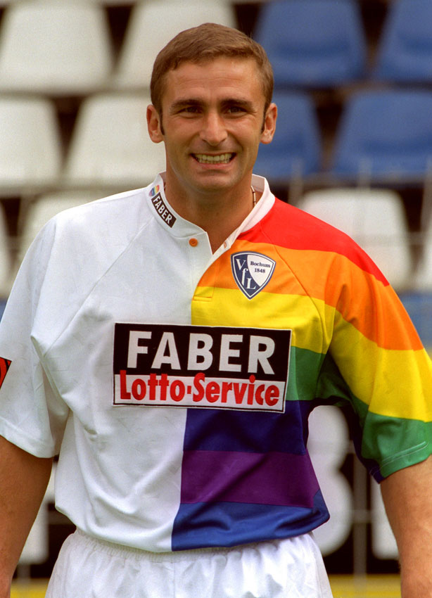 思わず絶句！ブンデスリーガ、90年代「ちょっと酷かったユニフォーム」10選｜写真10