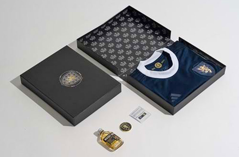 “ウイスキー付き”も発売！スコットランド代表、荘厳「150周年記念ユニフォーム」を発表｜写真9