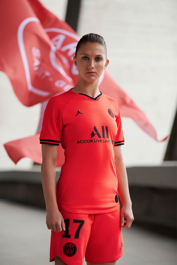「最強コラボ」登場！ジョーダン×PSG、2019-20新アウェイユニフォームを発表｜写真6