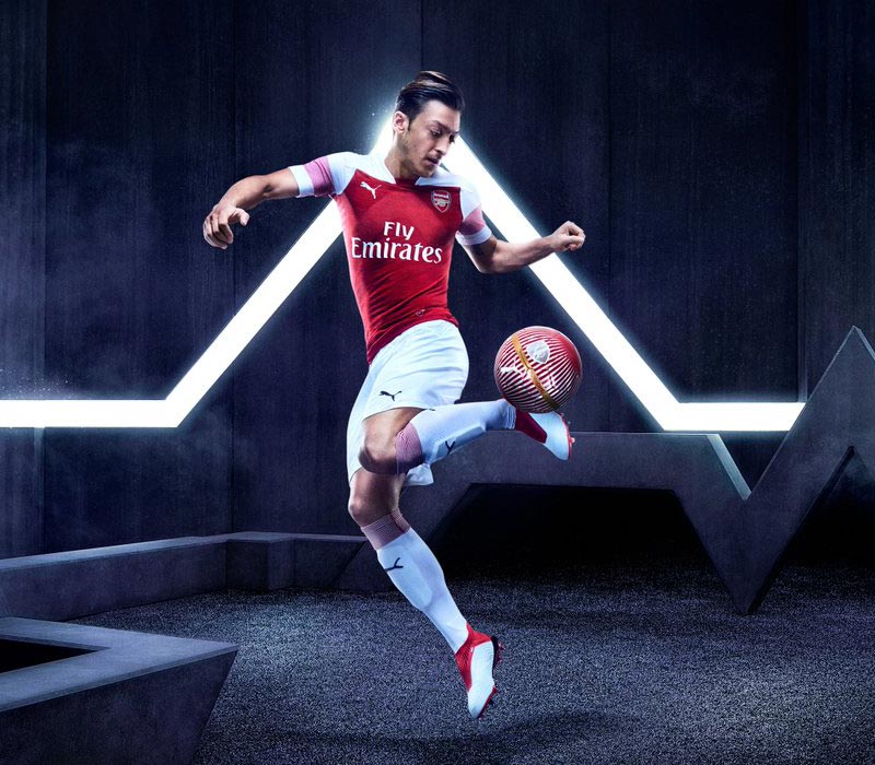 アーセナル、2018-19新ユニフォームを発表！胸には印象的なグラフィック｜写真4