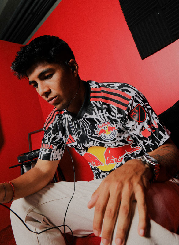 衝撃デザインの「ヒップホップ・ユニ」がMLSに登場！ピッチ上ではこう輝いた｜写真7