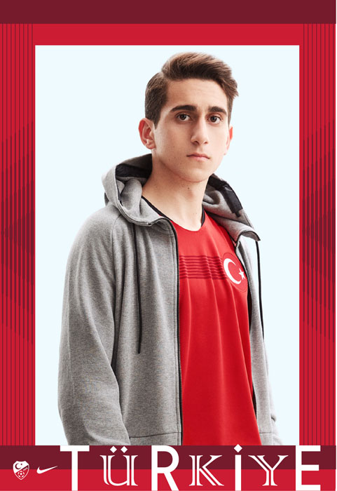 トルコ代表、国旗カラーの2018新ユニフォーム！ポップなビジュアルも｜写真10