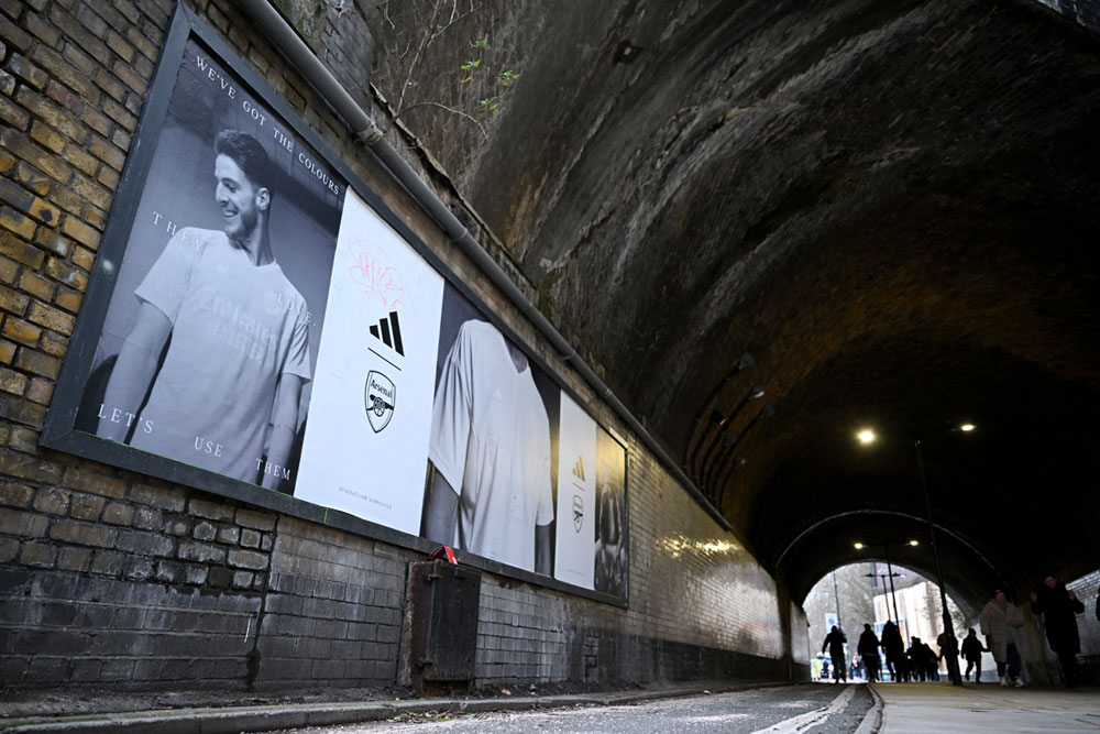 アーセナルが「真っ白なユニフォーム」をリヴァプール戦で着用　異例デザインの理由とは｜写真7