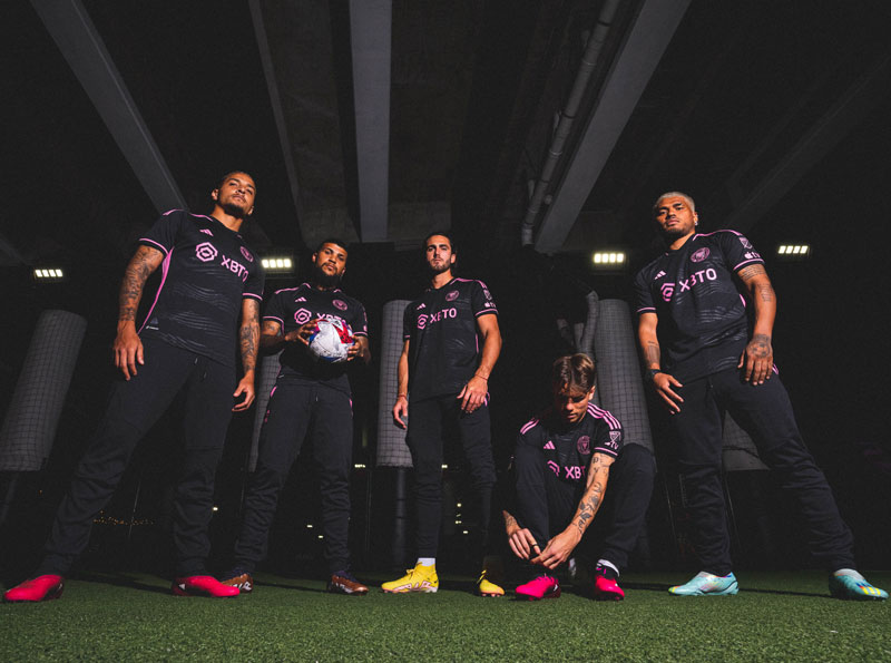 メッシが着たらどう見える？インテル・マイアミ、23-24新ユニは“眠らない街”の黒×ピンクに｜写真6