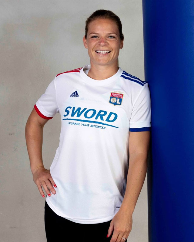 オリンピック・リヨン、2020-21新ユニフォーム発表！胸は「新スポンサー」登場｜写真5