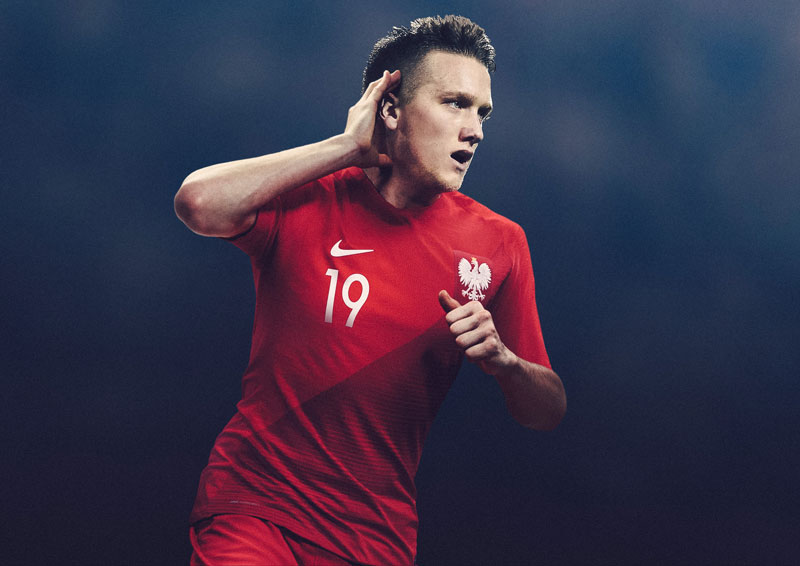 ポーランド代表、ロシアW杯ユニフォームは「イーグルの残像」を表現！｜写真10