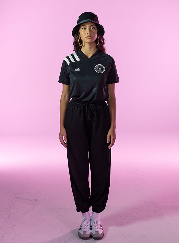 インテル・マイアミ、初のMLSユニフォームを発表！オーナー「ベッカムユニ」も登場｜写真5