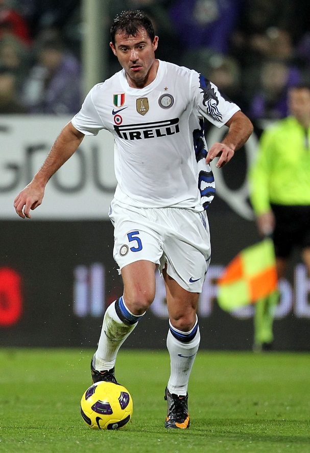 インテルで長友佑都が初先発した当時の懐かしスタメンイレブン｜写真9