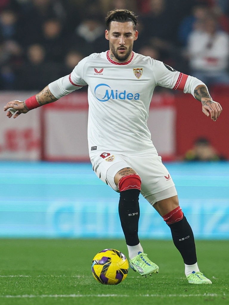 遠藤航も起死回生！「本職ボランチ」ながらセンターバックも高次元でこなす5名｜写真3