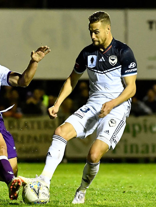 本田のメルボルン・V、今も使用中の2017-18ユニフォーム！あのポロシャツも掲載｜写真6