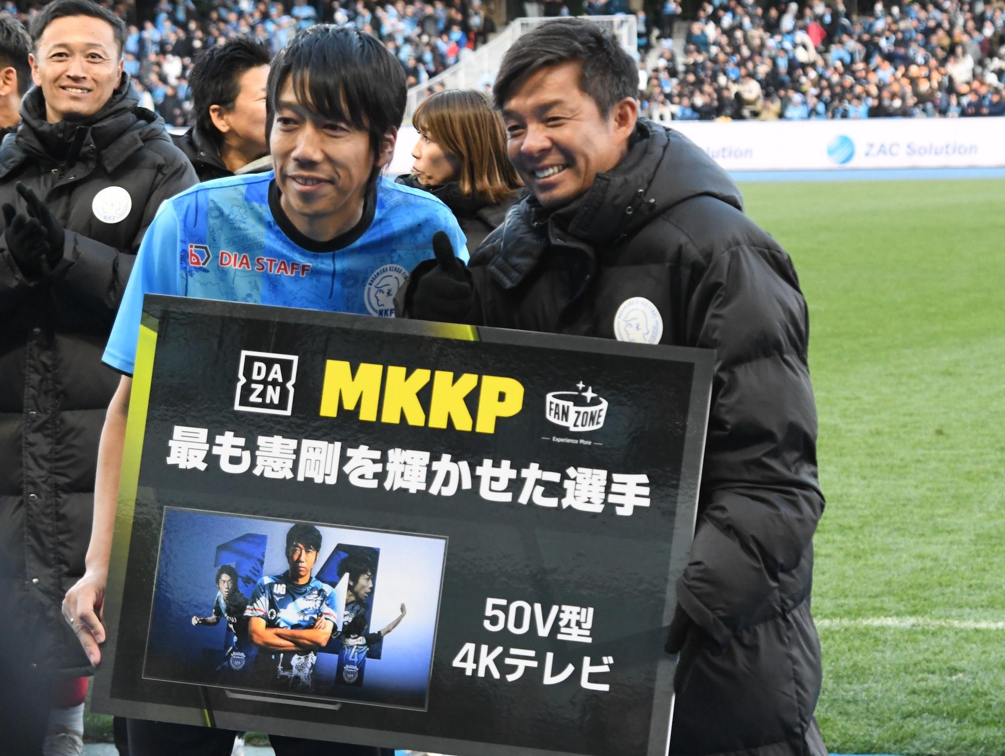 川崎フロンターレ中村憲剛の引退試合に2万人超えのサポが集結　「みんなの笑顔が見れて感無量」「幸せな1日」でピッチに別れ｜写真10