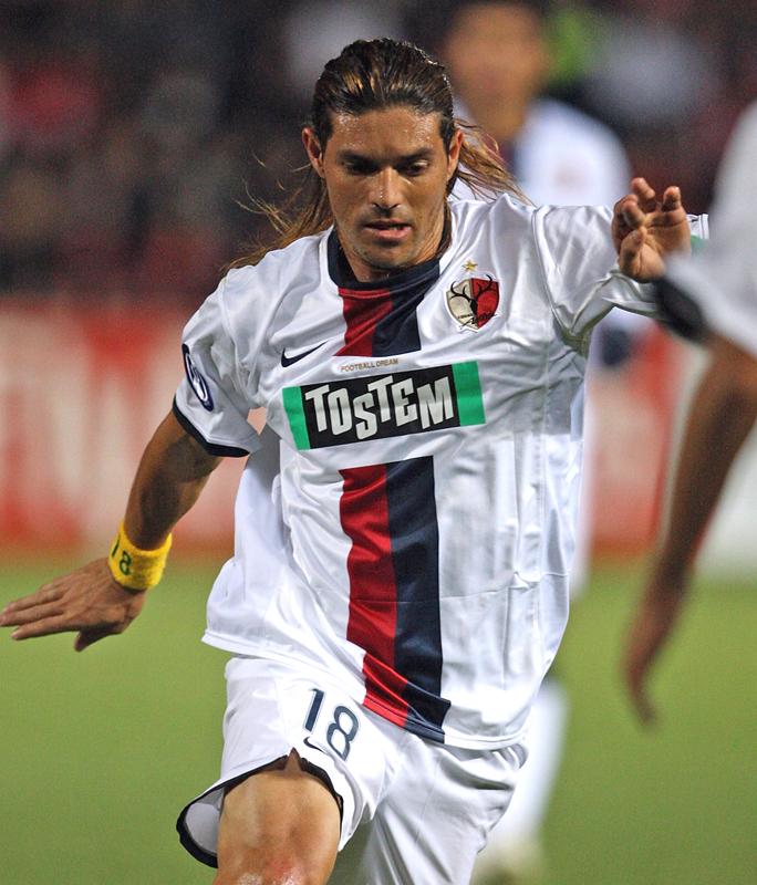 常勝軍団！鹿島アントラーズの「歴代最強ユニフォーム」10着はこれだ｜写真6