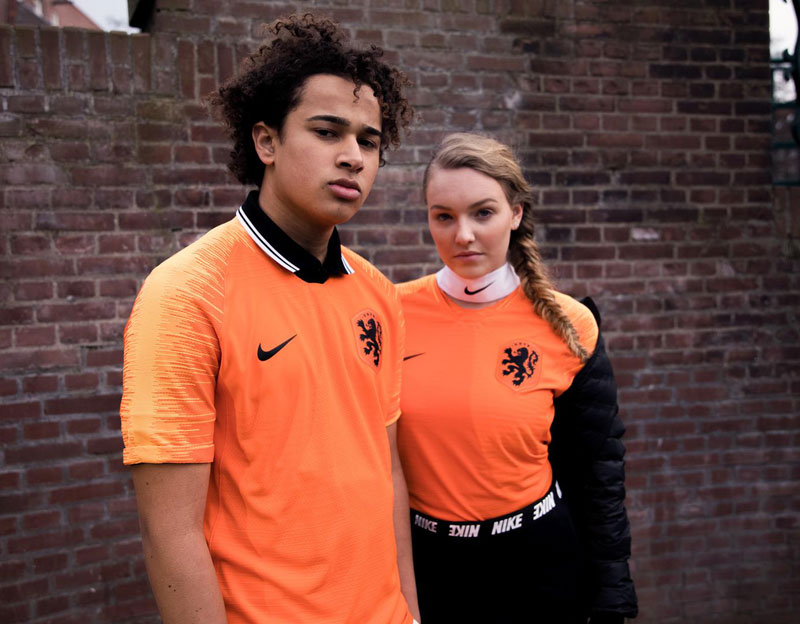 オランダ代表、2018新ユニフォームを発表！“黒いライオン”が帰ってきた｜写真5