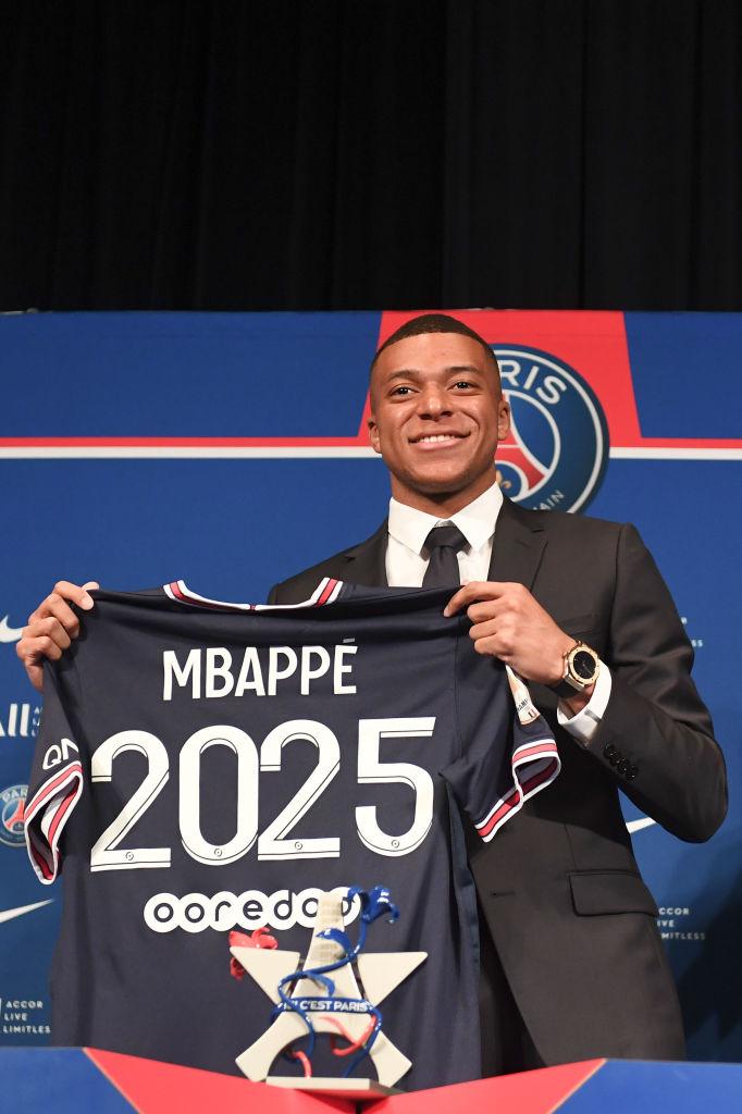 サッカーの歴史上「給料総額が最も高い契約」の選手、TOP7｜写真7