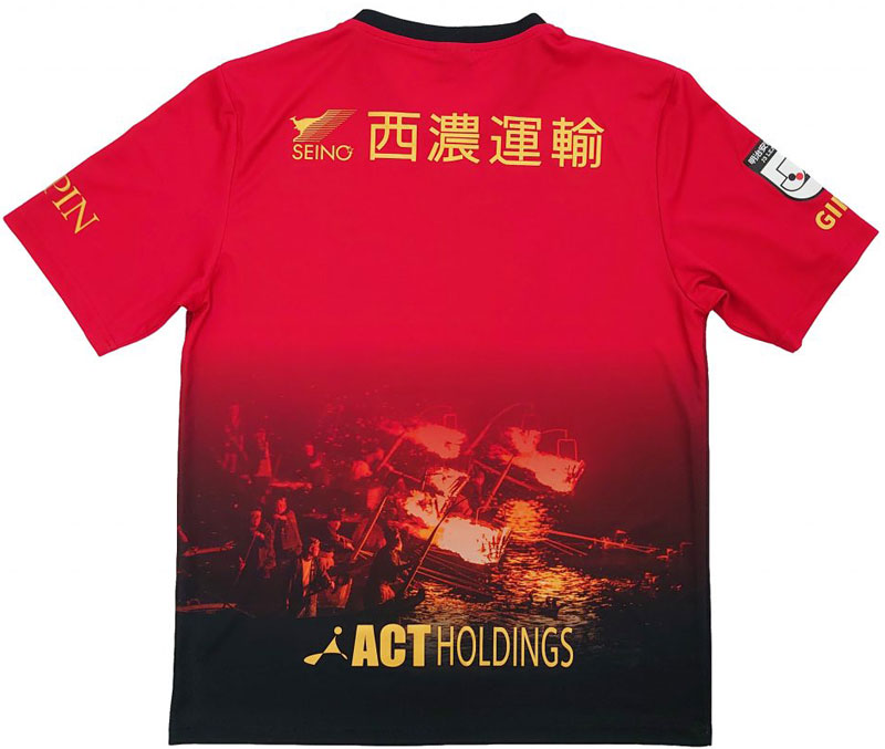 FC岐阜、漆黒の限定ユニフォームを発表！デザインは「闇夜に浮かぶ月と名城」｜写真4