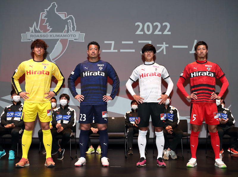 J2昇格のロアッソ熊本、2022新ユニフォーム発表！選手を彩る「カモフラ」デザイン｜写真5