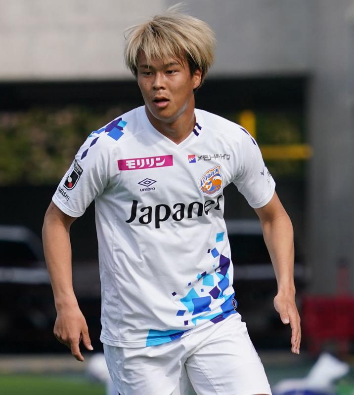 V・ファーレン長崎、「史上最高のユニ」7着！折り鶴が舞う“平和祈念”は世界が知るべきデザイン｜写真5