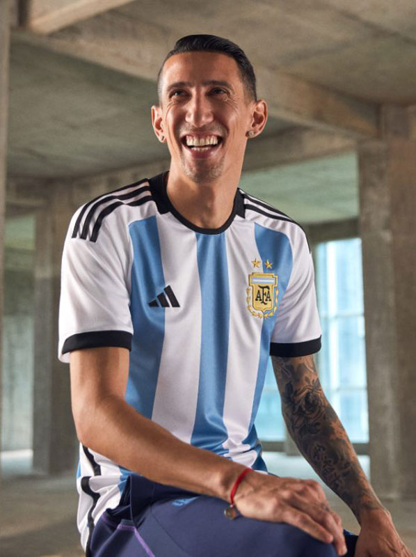 アルゼンチン代表、カタールW杯に向けた新ユニフォーム発表！「国の象徴」を背負うデザイン｜写真7