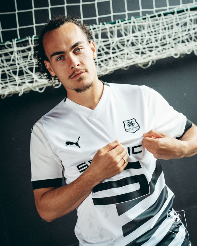 “忠誠心”を描く！レンヌが23-24新アウェイユニを発表　「ブルターニュの旗」で帰属意識を表す｜写真5