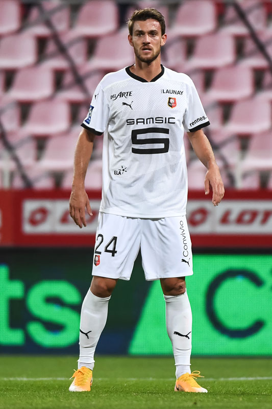 好調レンヌの2020-21ユニフォーム！デザインは「昔のクラブ会長」｜写真6