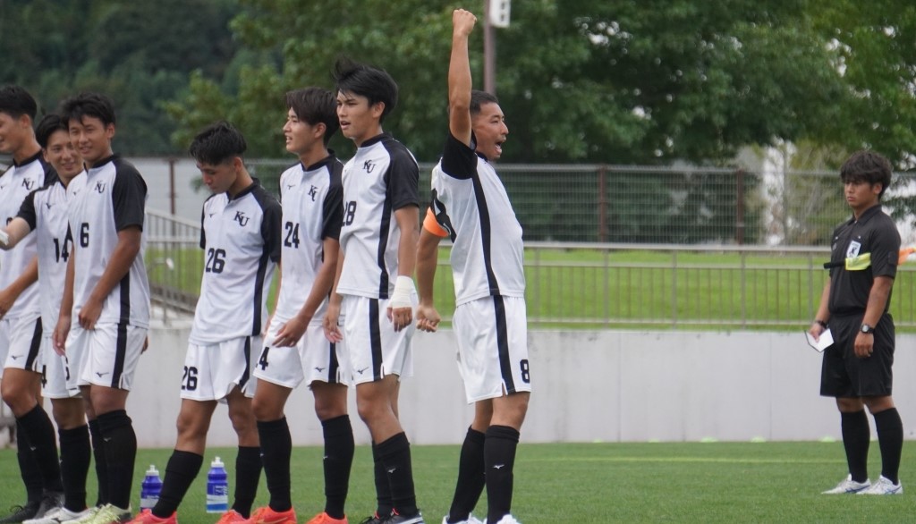 日本代表FW伊東純也の母校神奈川大が総理大臣杯で激闘！筑波大にPK戦の末敗退も、崩れ落ちない明るいイレブンに迫る｜写真4