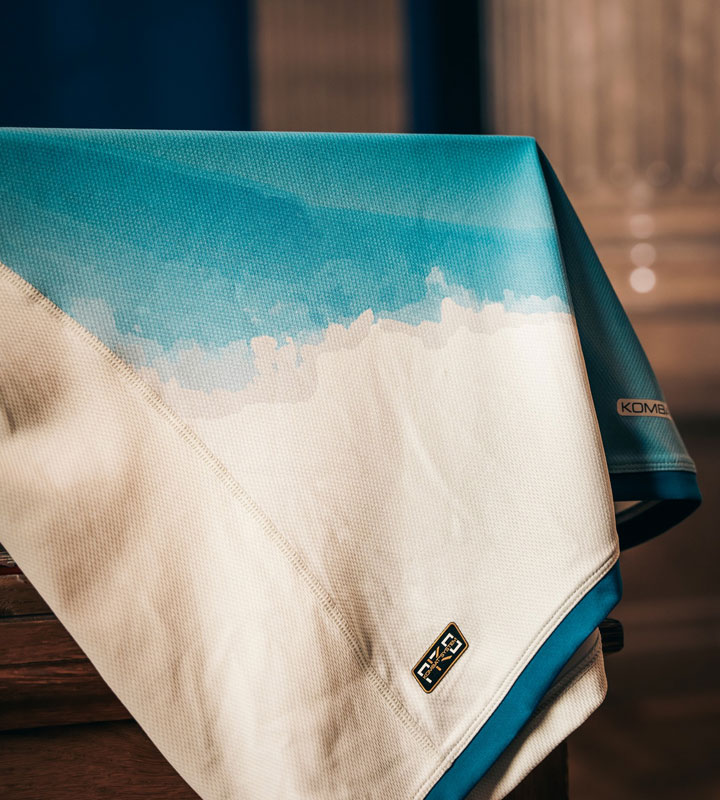 完璧な海デザイン！南野所属のモナコが美しきサードユニを発表　「地中海と砂浜」を絵画風に描く｜写真6