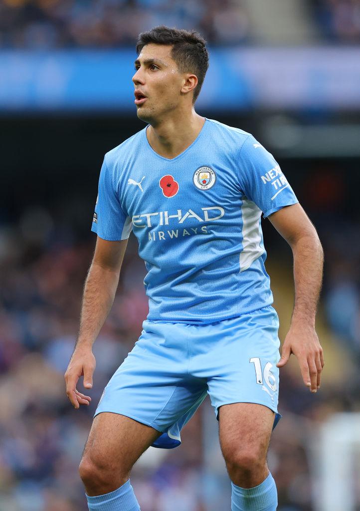 今世界で輝く「最高の守備的MF」TOP6｜写真3