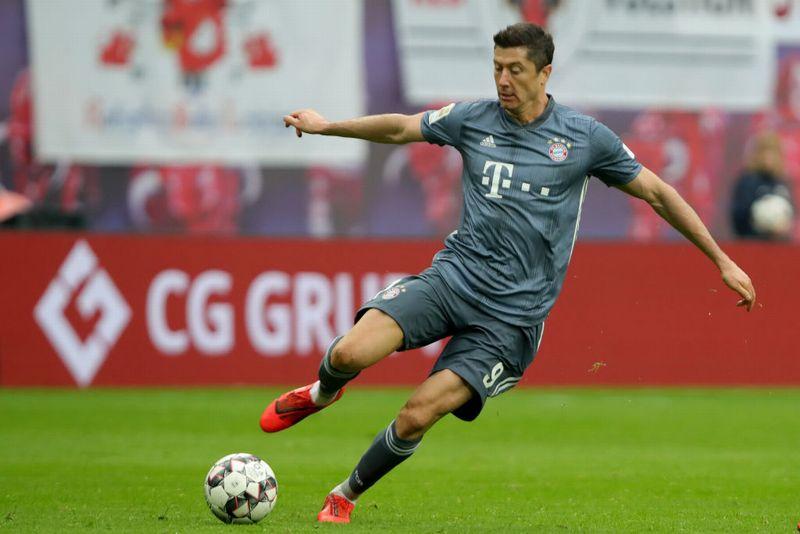 上田綺世はもっと打て！大物だらけだった今季の「枠外シュート数TOP10」｜写真9