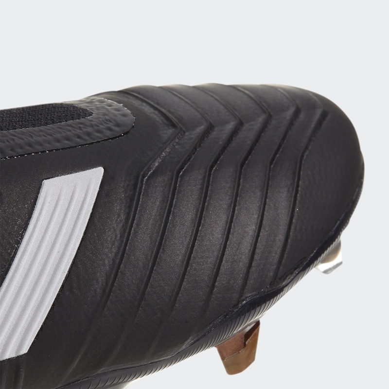 「プレデター」復活！adidasから新スパイク『プレデター 18』が登場｜写真6