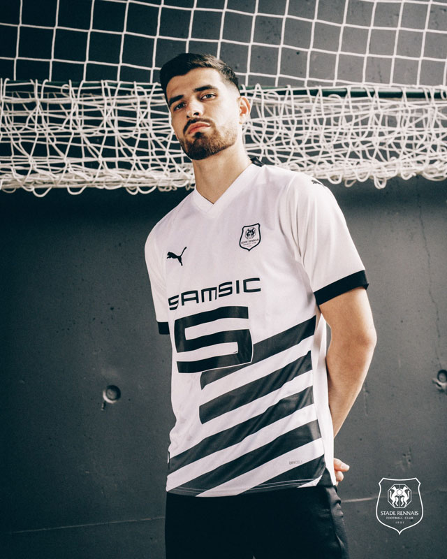 “忠誠心”を描く！レンヌが23-24新アウェイユニを発表　「ブルターニュの旗」で帰属意識を表す｜写真6