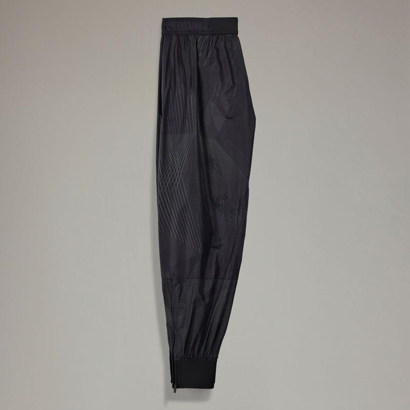 山本耀司とコラボ！レアル・マドリー、120周年を祝した「Y-3コレクション」が登場｜写真16