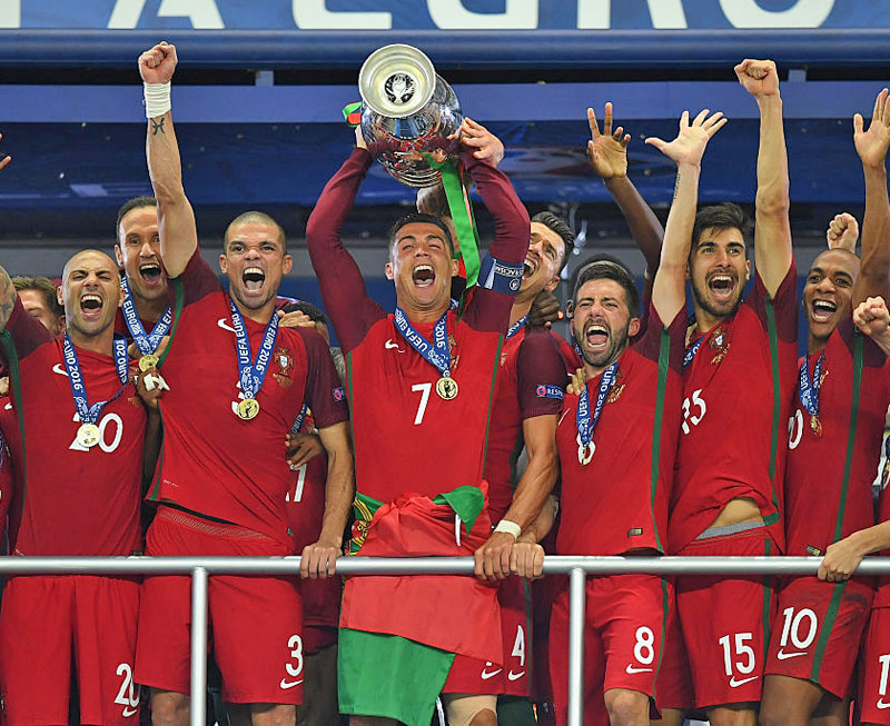 QUEEN人気再燃！あの「最強アンセム」が聞こえてきそうなユニフォーム｜写真10