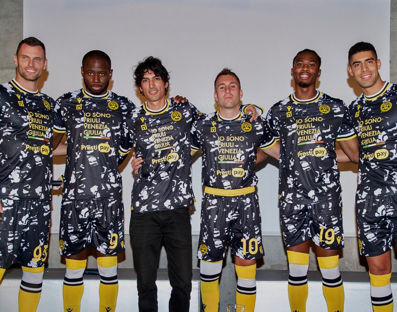 ウディネーゼ、ファッション界と急接近！気鋭の「イケメンデザイナー」による“独創サードユニ”が注目される｜写真6