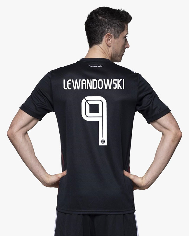 バイエルン、2020-21新サードユニフォーム発表！あの「ゲーム限定ユニ」を彷彿｜写真4