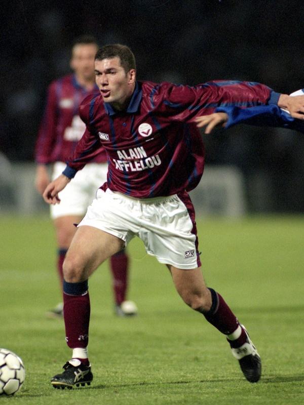 冨安も続け！実は「アシックスのスパイク」を履いていたレジェンド級サッカー選手たち｜写真13