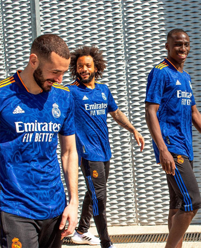 レアル・マドリー、21-22新アウェイユニフォーム発表！テーマは「アーバンアート」｜写真6