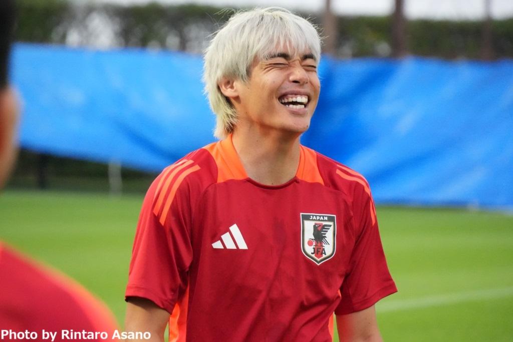日本代表復帰のFW伊東純也が満面の笑み、代表練習取材でQoly編集部が撮影したイナズマ純也の写真を余すことなく公開｜写真9