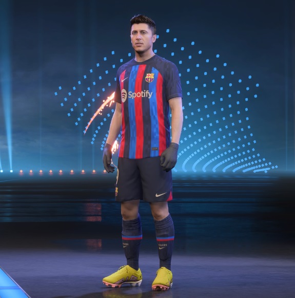 レヴァンドフスキvsベンゼマ、FIFA23での「能力比較」がこちら｜写真3