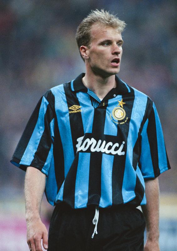 名門インテル、美しき名作「黒青ストライプ・ユニフォーム」8選｜写真3